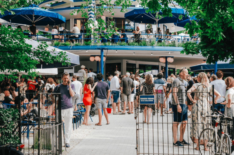 Brouwerij 't IJ neemt met Renato's het Blauwe Theehuis in het Vondelpark over